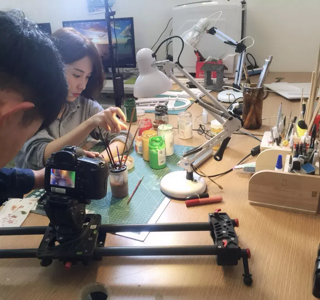 一夜圈粉40万抖音小姐姐王蓝莓的爆款之路