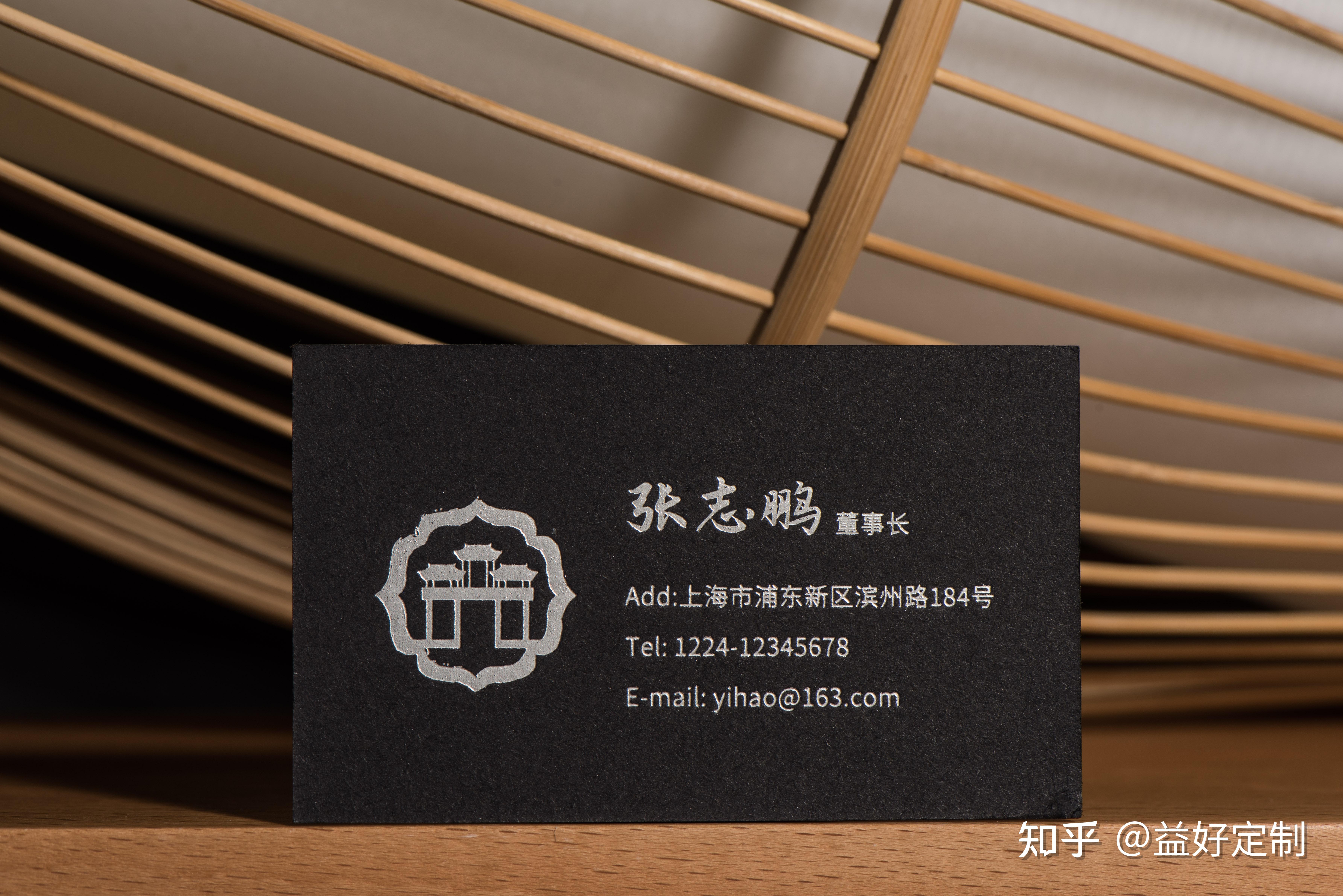 普通的名片设计,难以突出差异化;过于跳脱的名片,容易让人感觉不专业.