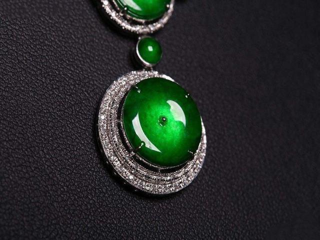 绿中的帝王祖母绿翡翠