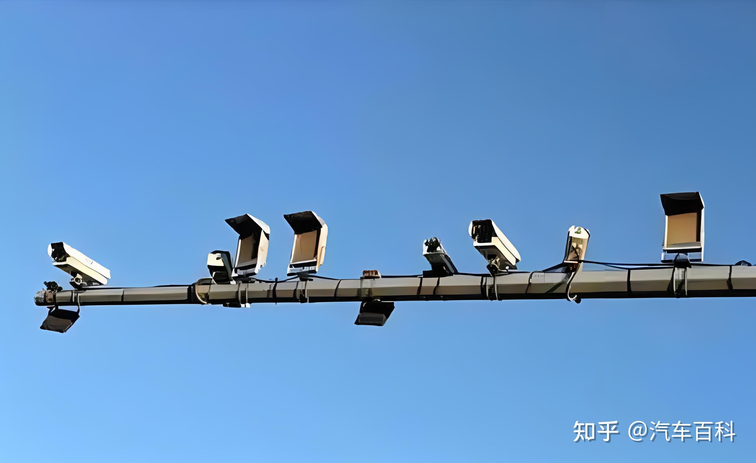 为什么开车经过时马路上的摄像头总是一闪一闪,是被拍了吗?