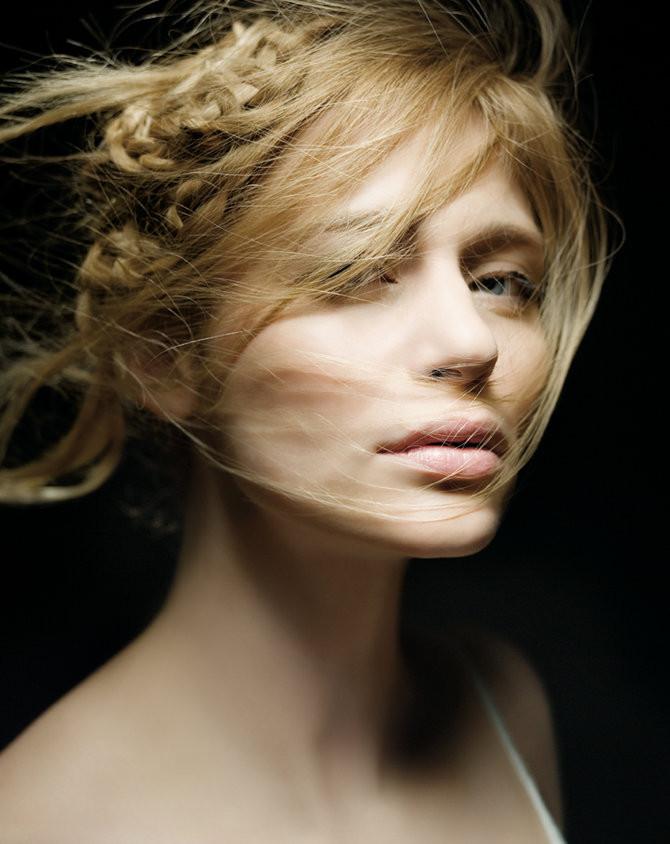 跟着模特学习眼神技巧