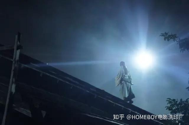 "主光"的位置不同会生成正侧光,斜侧光,上侧光,前侧光,后侧光,这时没