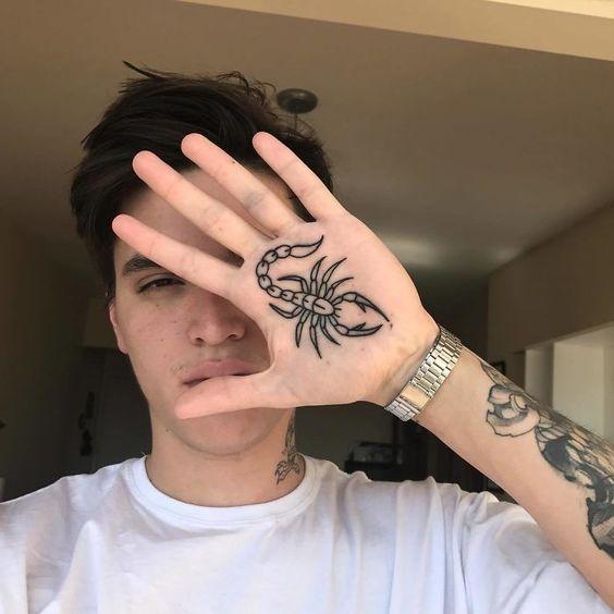 纹身科普备受欢迎的手部纹身需要注意什么收下这份指南