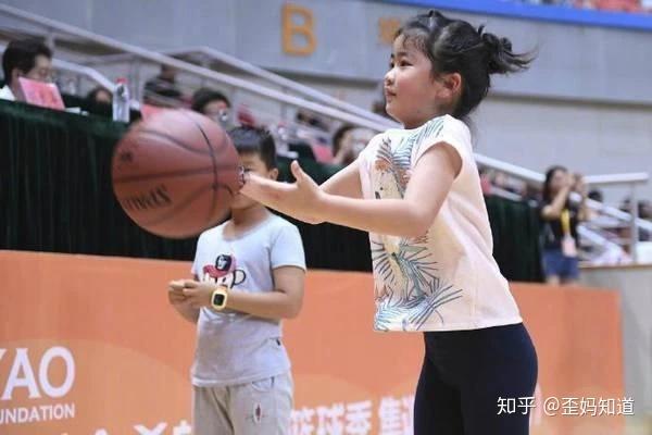 姚明女兒身高失控10歲孩子身高1米7為啥明星娃都那麼高