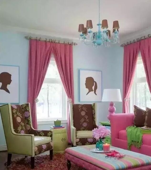 家装用了蓝色壁纸觉得很失败,什么颜色的窗帘可以挽回错误的壁纸颜色?