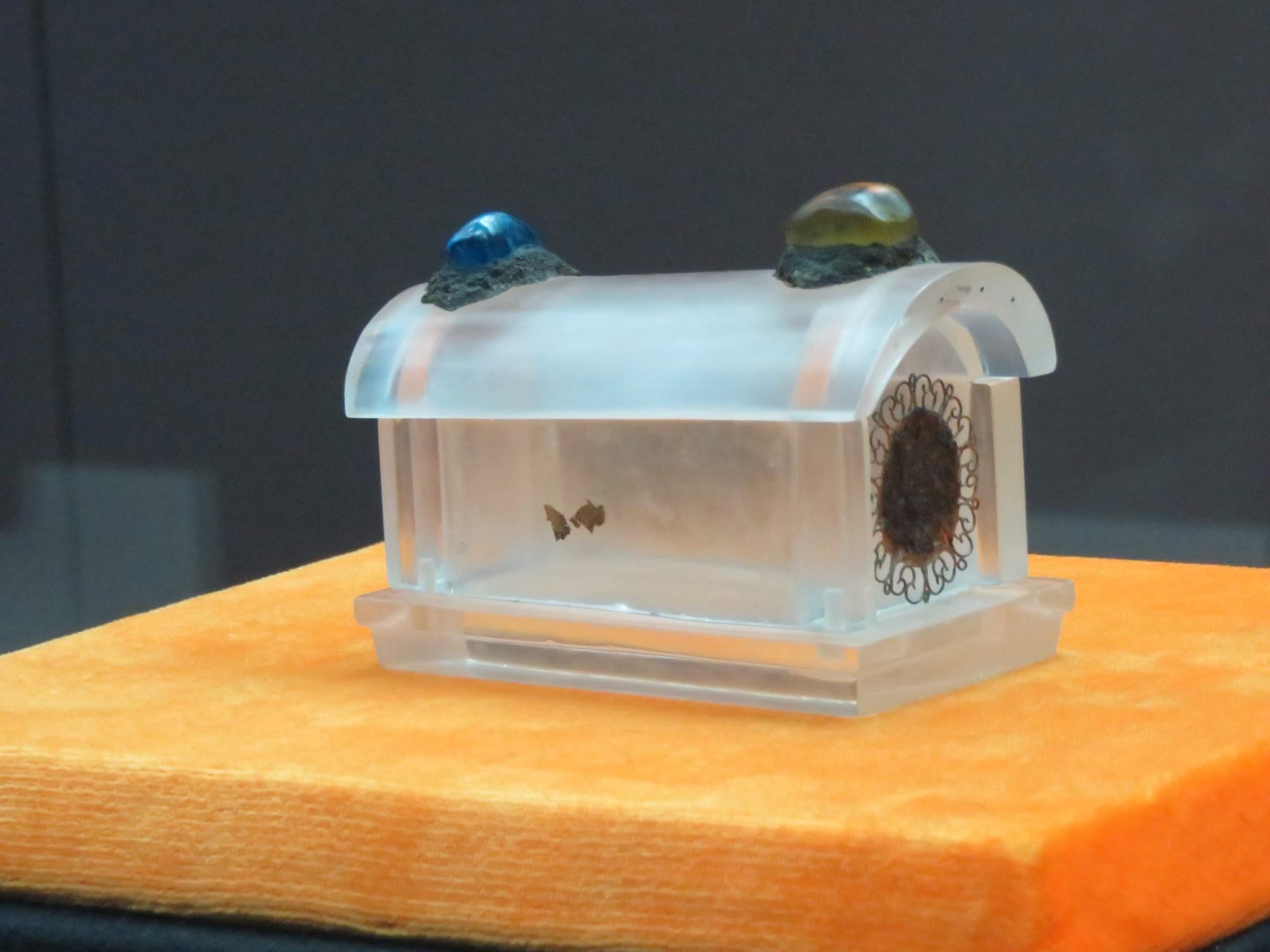 玉棺之内供奉一枚佛骨舍利.