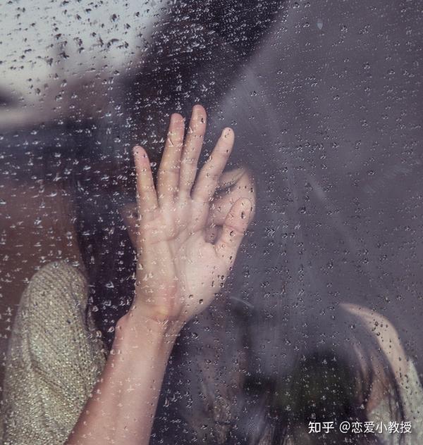让人崩溃想哭的文案视频(让人压抑到哭的心酸文案 看一眼就忍不住哭的句子)