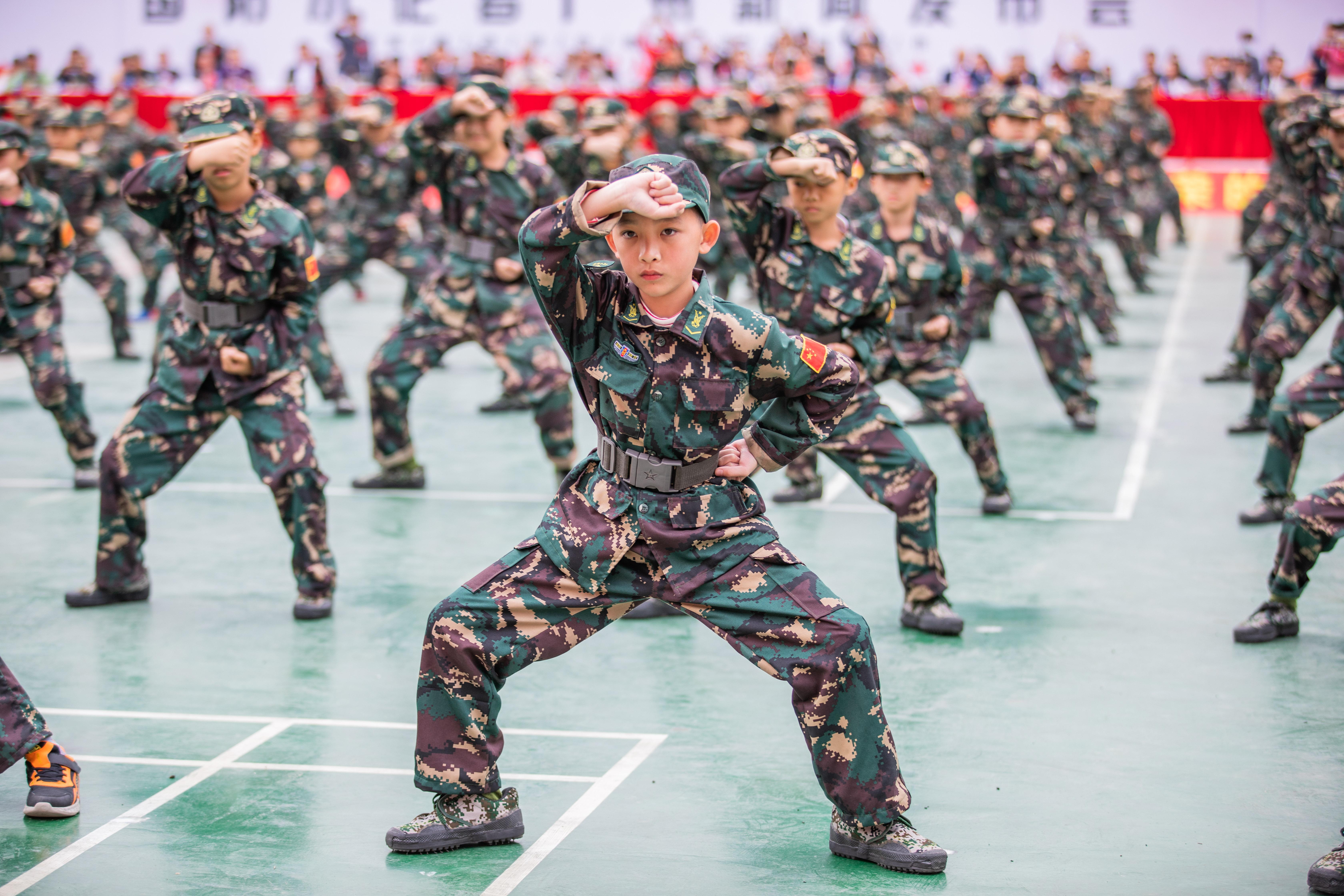 各族人民配合各级人民政府,各教育部门谱写青少年国防教育的未来篇章