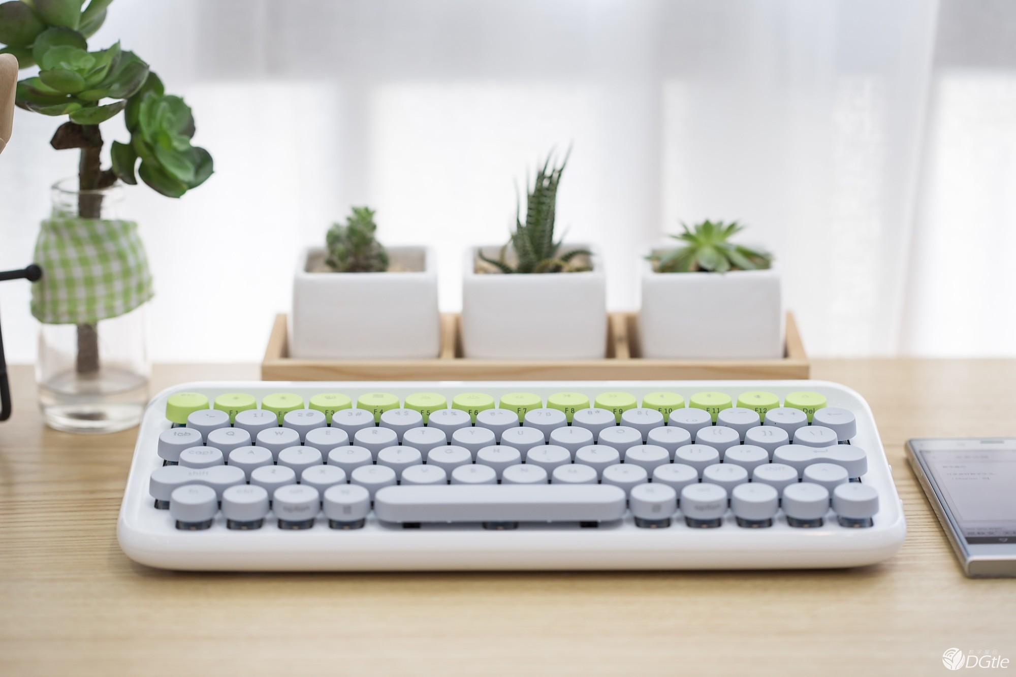 有哪些适合玩 LOL 入门的女生日常使用的键盘