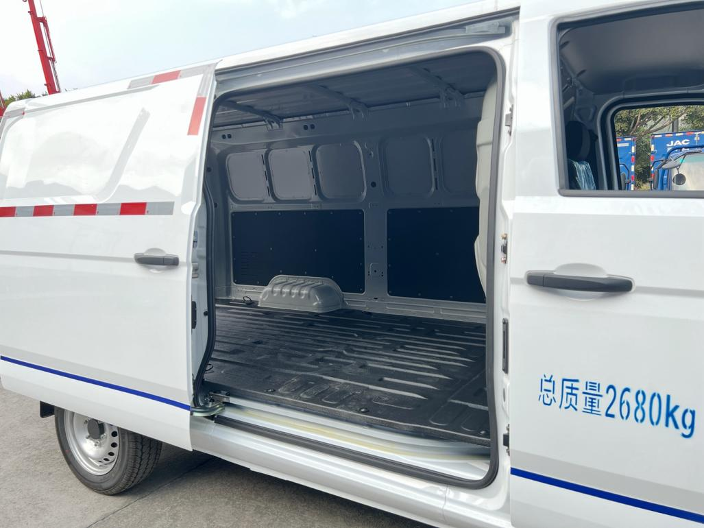 江淮蓝猫m1:纯电续航276公里,城配短途更加得心应手