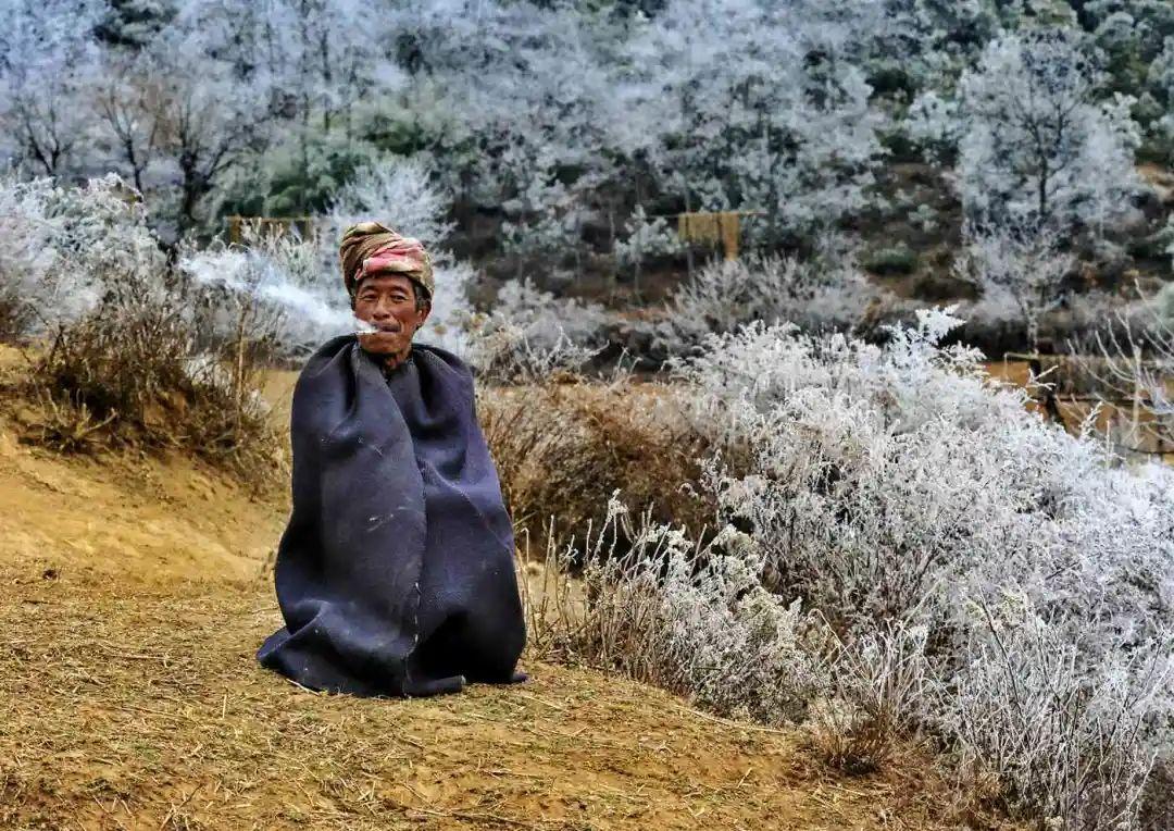 大凉山传统习俗彝族婚礼,原生态村庄纪实,雾凇,绿皮火车摄影团 - 知乎