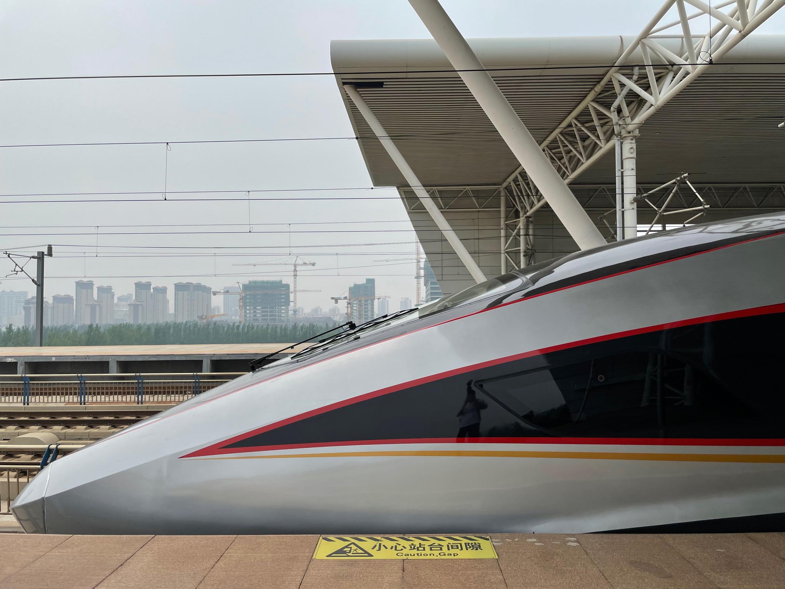 cr400bf-bz车头侧面特写在车上遇到了著名资深铁路爱好者@魔光老徐