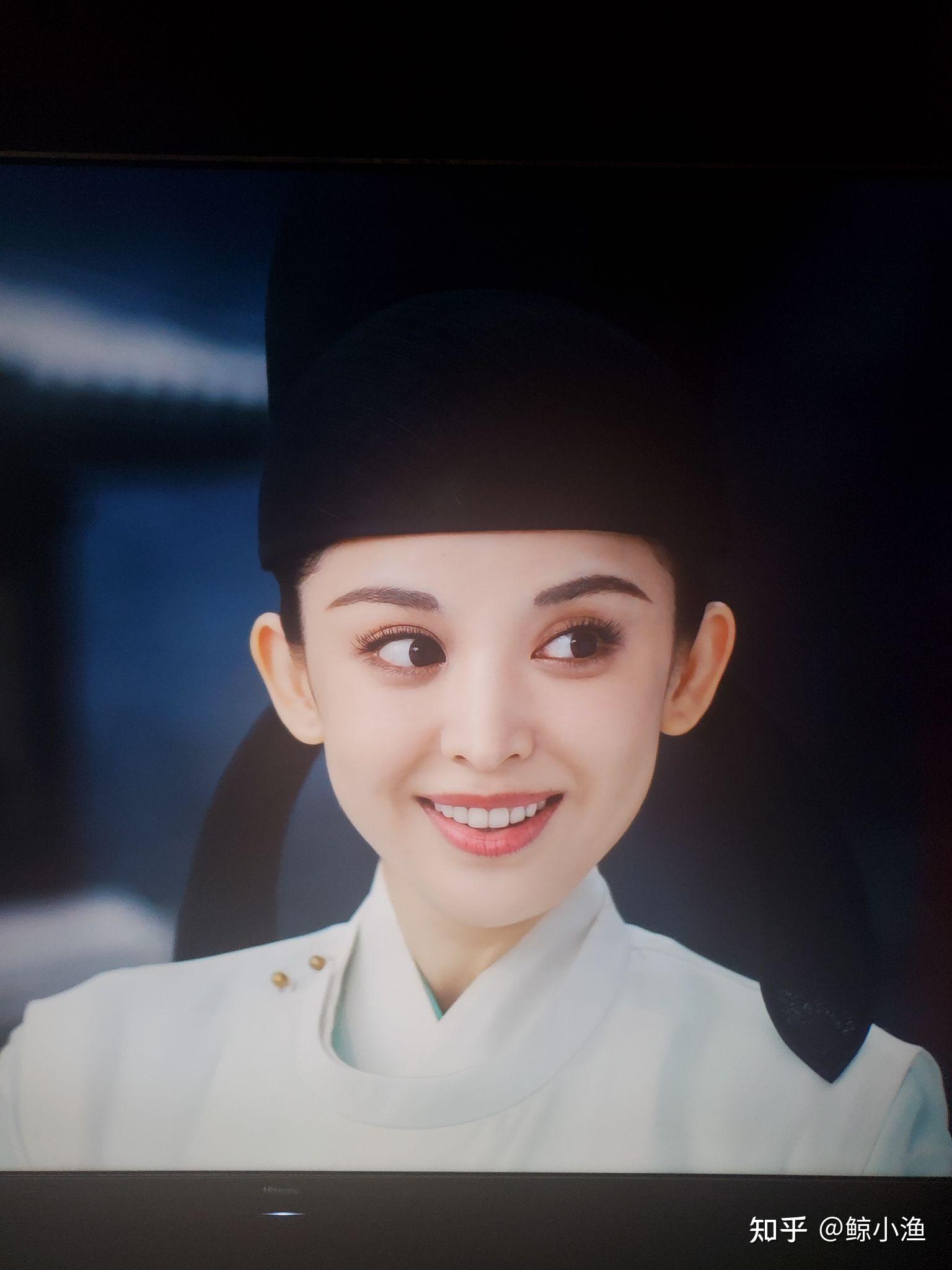 如何评价古力娜扎在风起霓裳中的演技和妆容