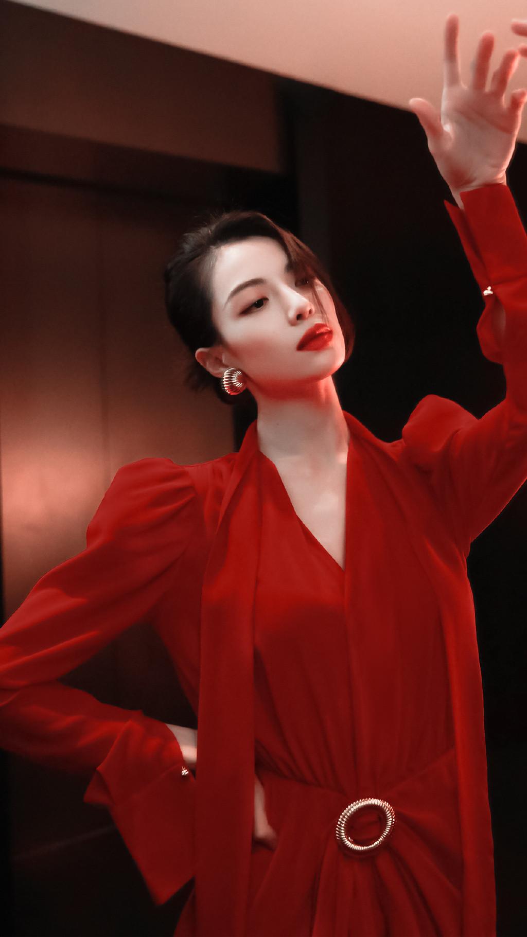 有哪些让你忍不住保存的美女图片壁纸
