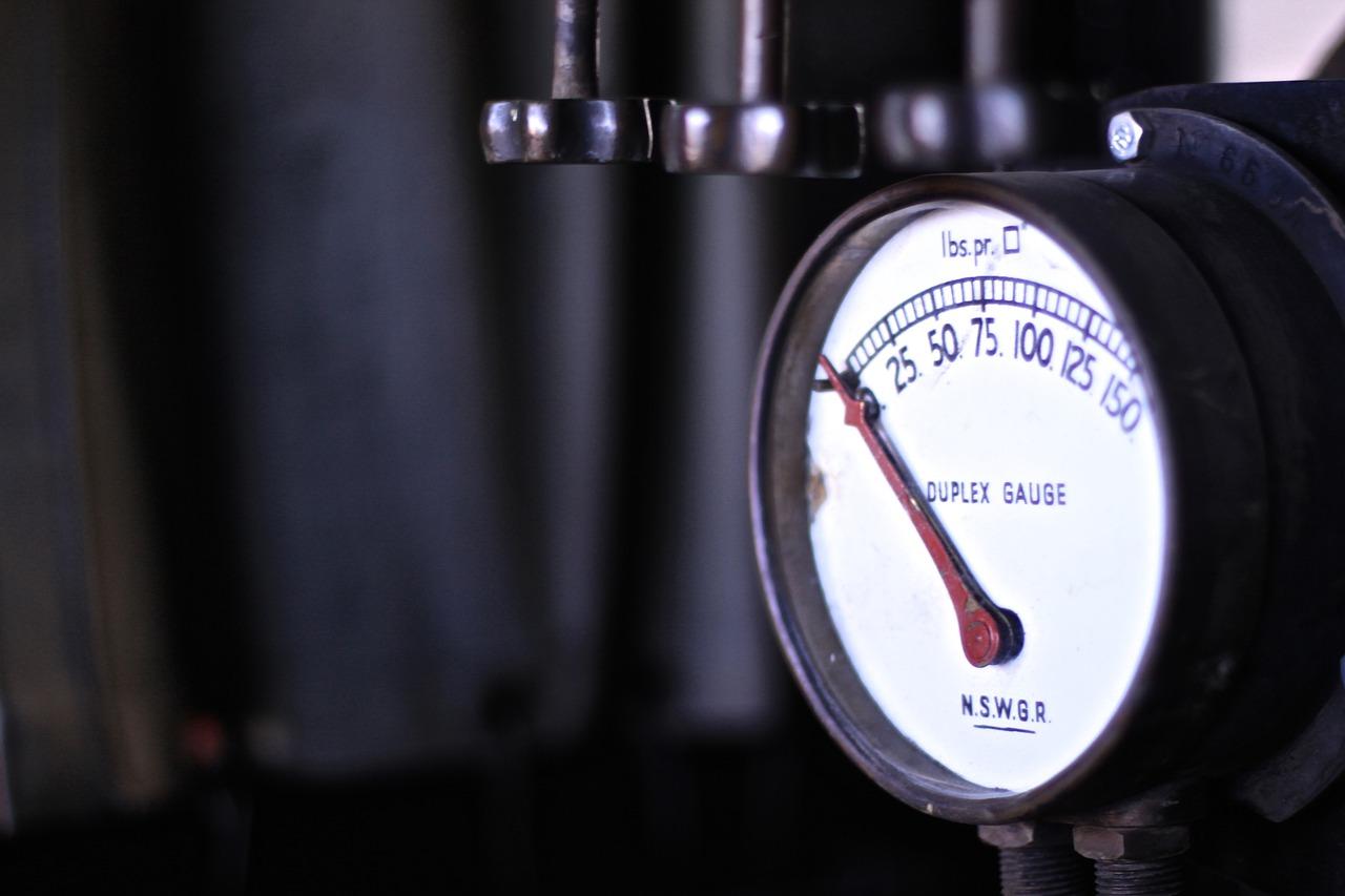 电接点压力表怎么接线