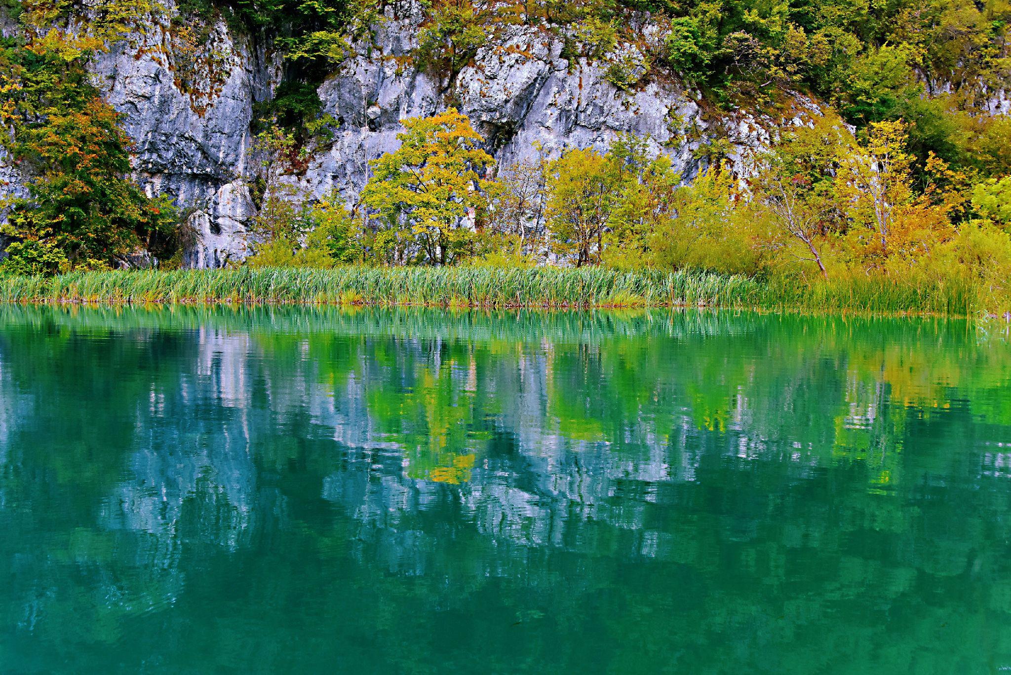 碧波娴静的翡翠湖
