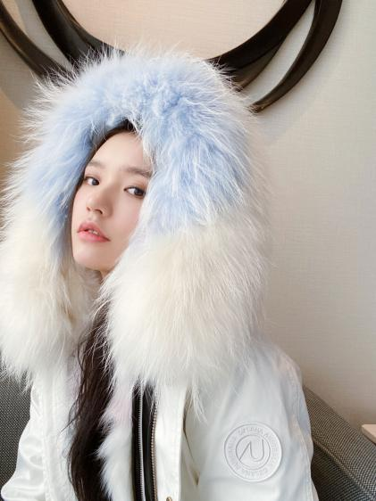 超撩星女明星私藏宝藏品牌ozlana皮草派克2022o托邦系列大衣全新发售