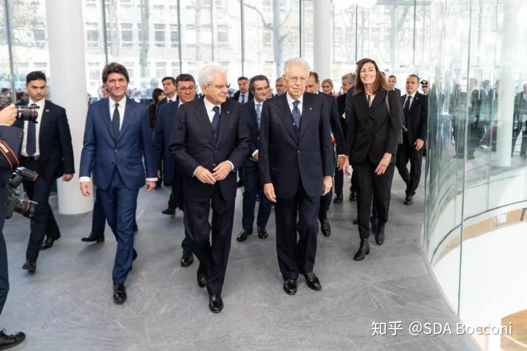 11月25日,在意大利总统sergio mattarella,伦巴第大区主席attilio