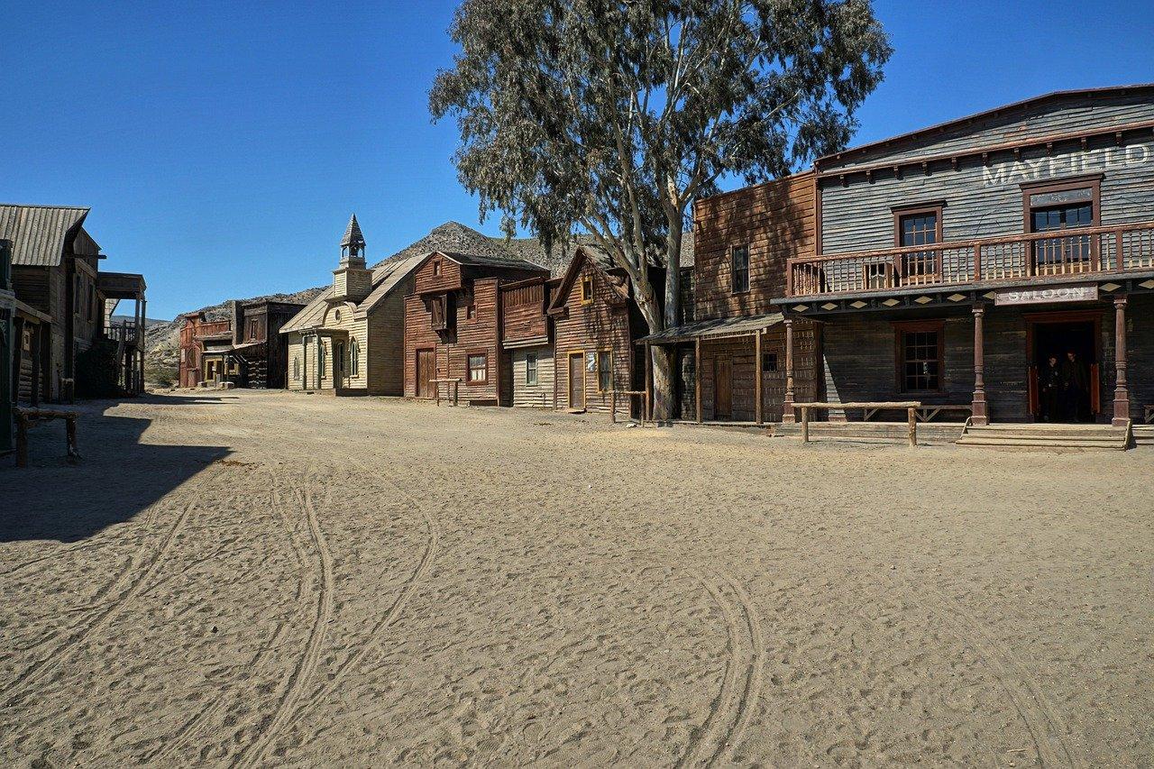 4. 济微路街道属性