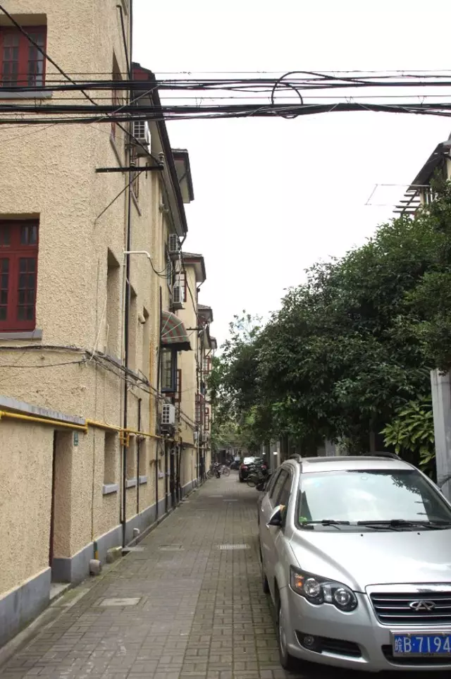 四明体育弄有著名连环画家顾炳鑫的旧居361弄愚谷邨有著名画家应野平