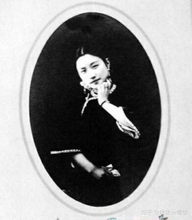 徐志摩去世之后,翁瑞午和陆小曼开始了长达20多年的同居生活.