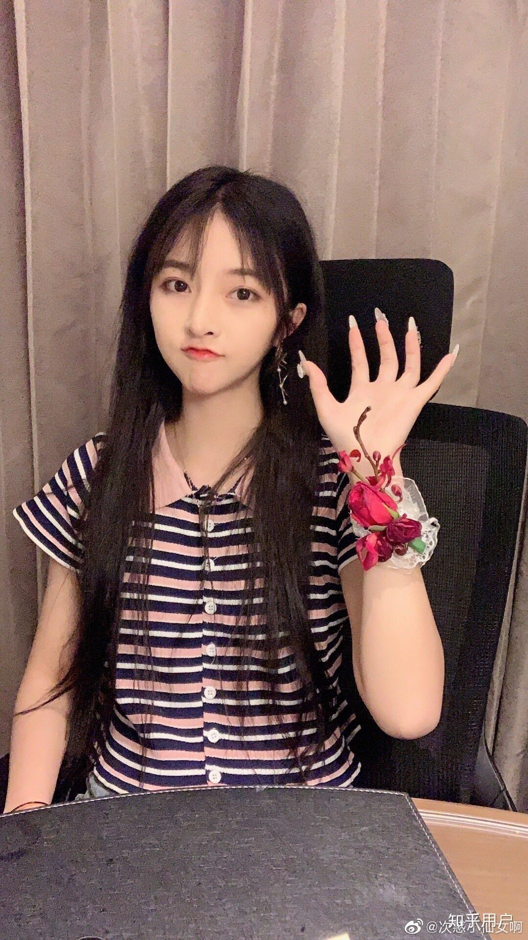 如何评价快手次惑小仙女? - 知乎