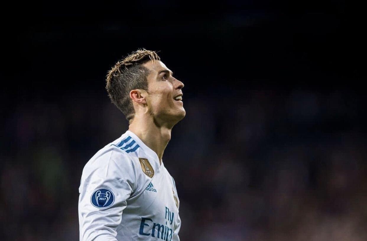 可否分享c罗的高清经典图片? - 知乎