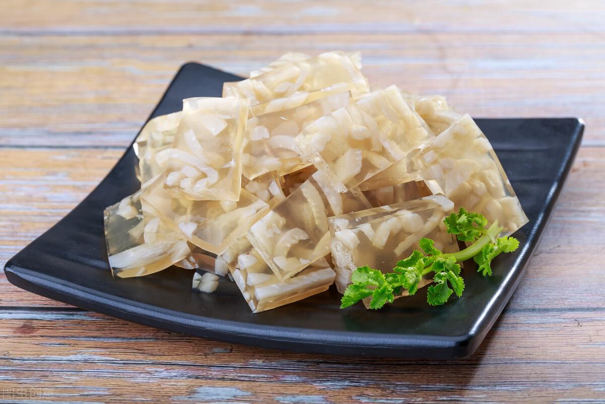 做猪皮冻,别直接煮,牢记“1搓1刮3煮”,皮冻Q弹不腥,成功率高 - 知乎