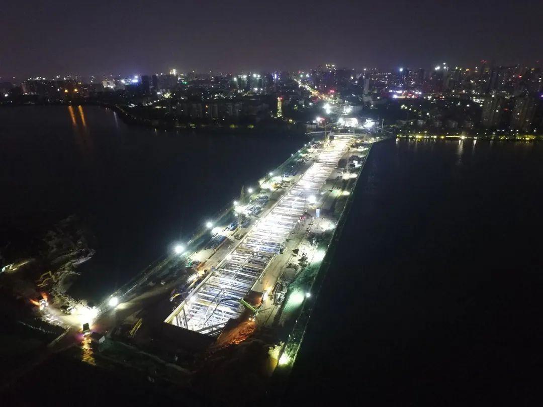 江西首条江西省重点工程南昌艾溪湖隧道提前5个月通车