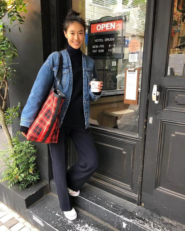 嫁给陈冠希之后 秦舒培把高跟鞋都换成了限量版球鞋了!