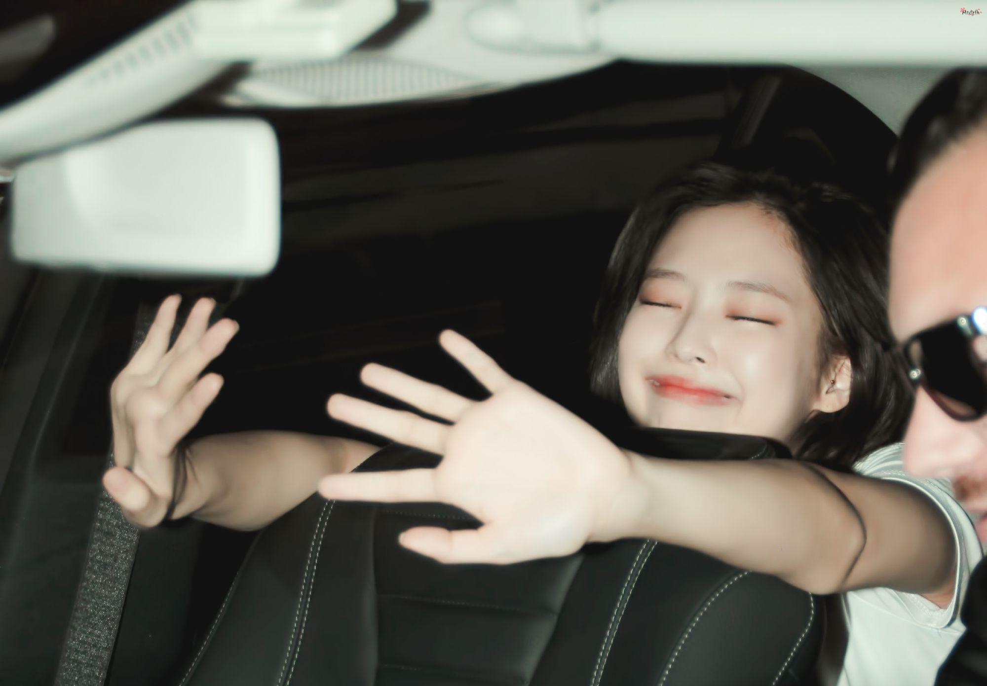 大家有可以用作电脑壁纸的jennie的美图吗? - 知乎