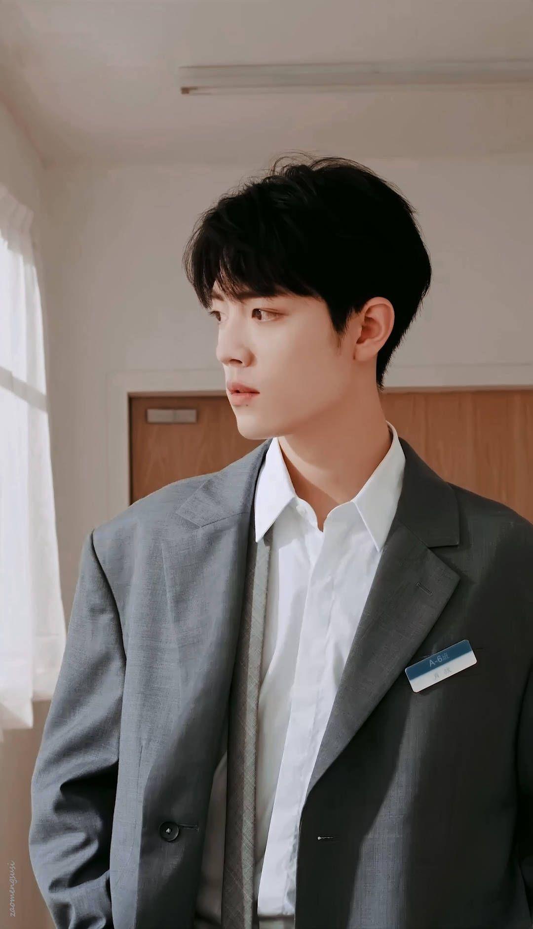 有没有肖战的高清图片,可以当壁纸的那种照片?