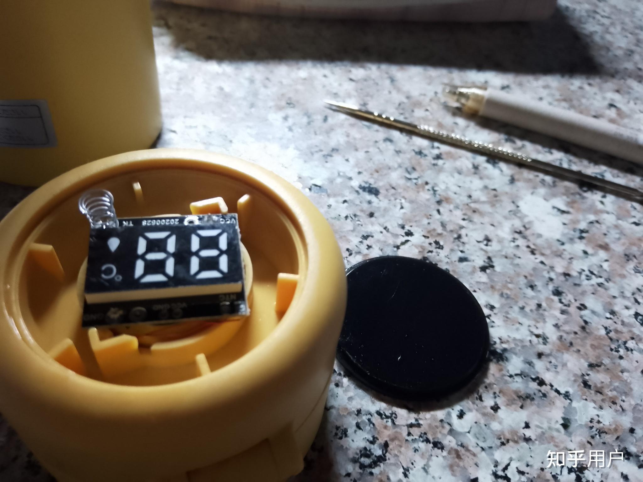 保温水杯盖显示温度电池怎么换