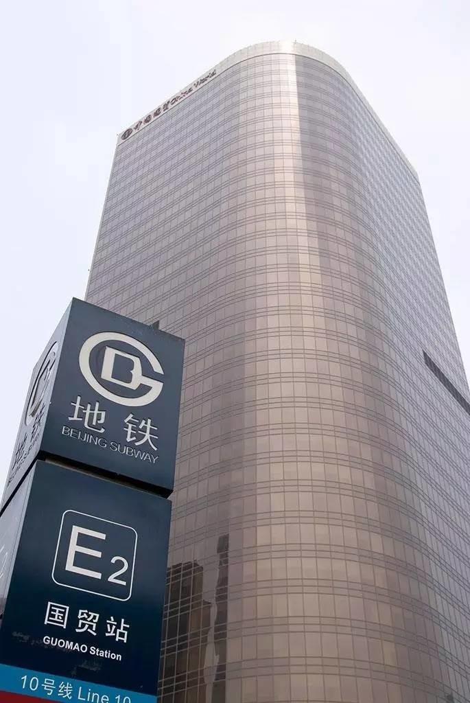 王子超又不够争气,毕业在国贸找了个不起眼的工作,从一个人,退化成了