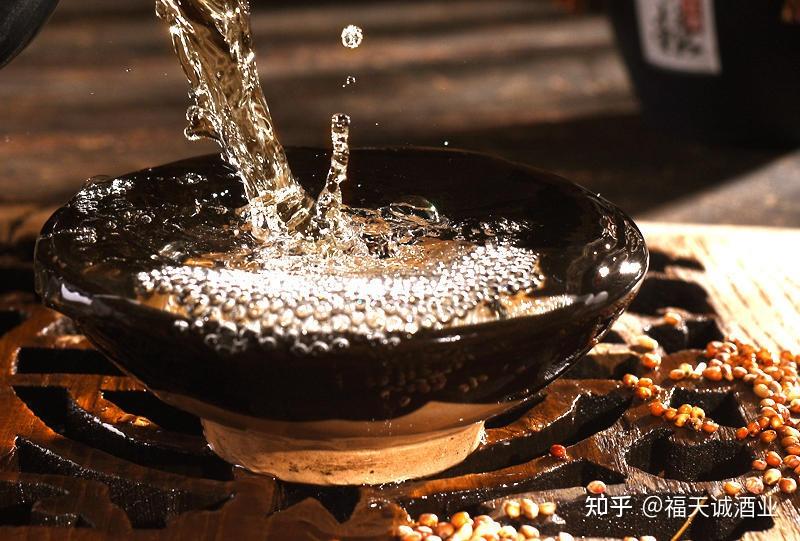 学会这四招你也会鉴品白酒的优劣