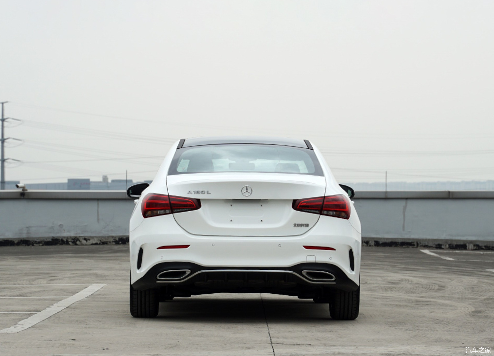 奔驰新a180l运动轿车上市,新增10寸大屏,全液晶仪表,取消雷达