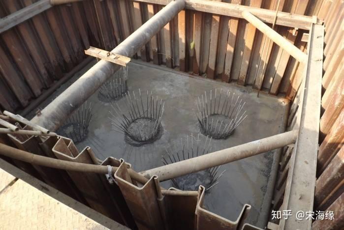 拉森钢板桩有效保护土地资源