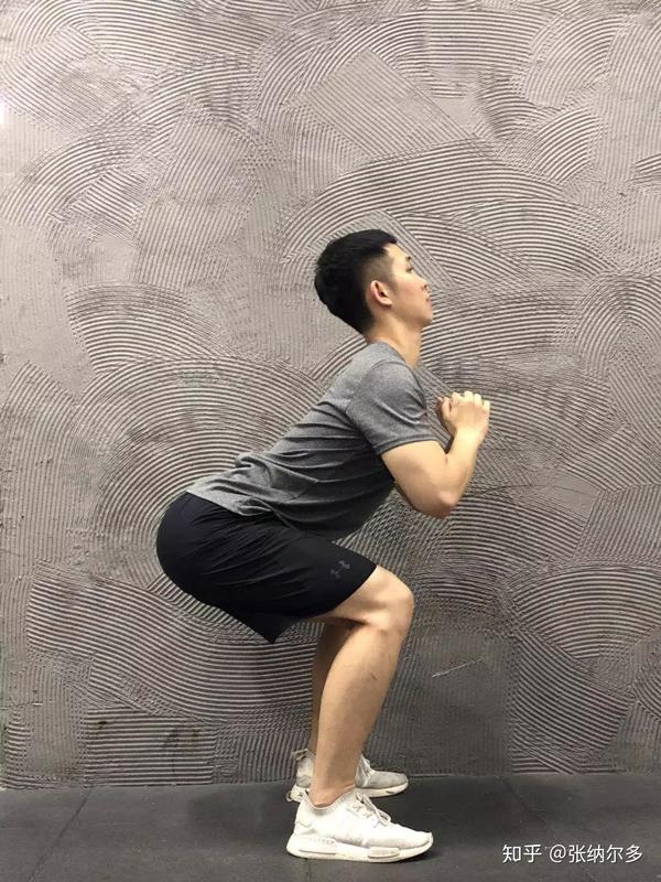 人人都能看懂的自重深蹲教学