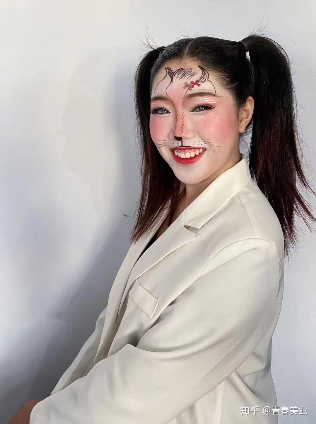 恶搞妆面猫系仿妆烟熏氛围感小奶猫