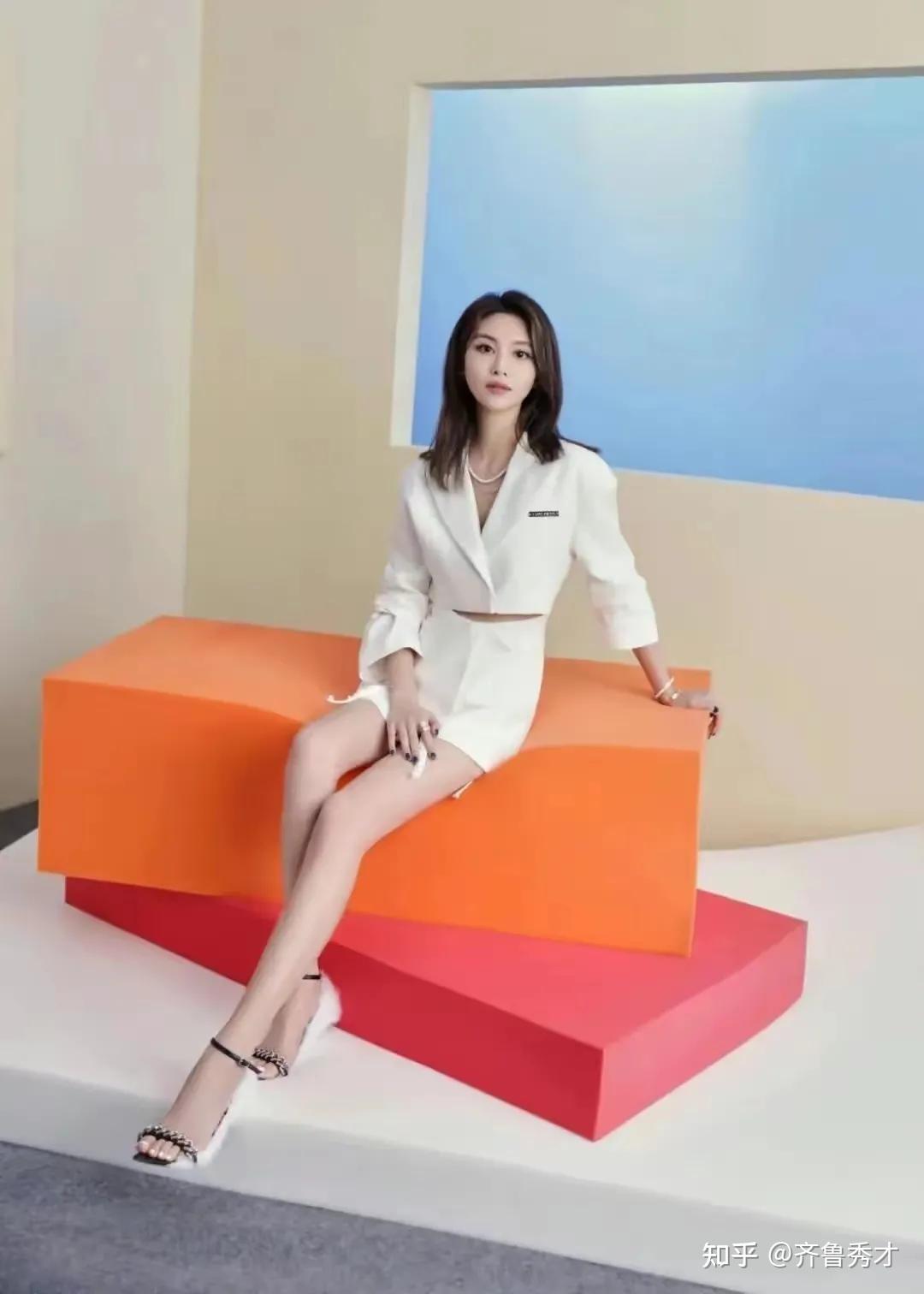 没想到老艺人凌峰的女儿王嘉宁这么好看,是地道的青岛小嫚儿
