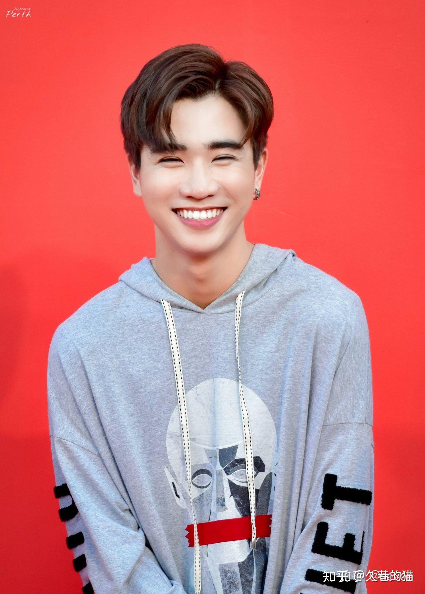 有哪些笑起来特别好看的男生