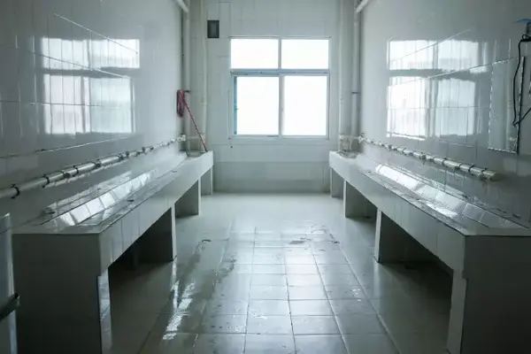  br> (二维码自动识别) 这不是图书馆,也不是教室这里是宿舍楼的一间