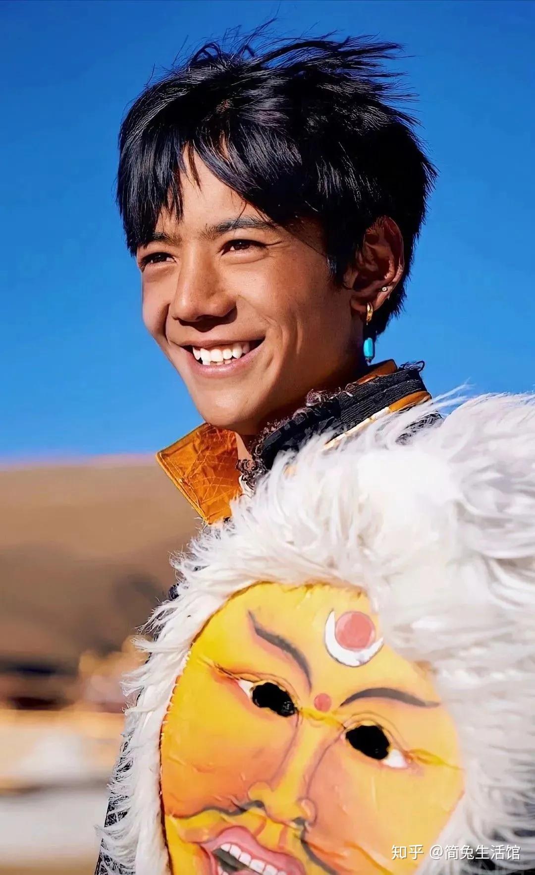 甜野男孩丁真外面的世界很大可我最爱的还是我的家乡