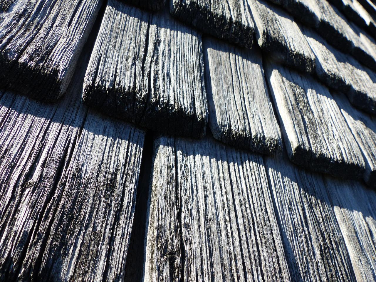 2. 表面涂防潮漆