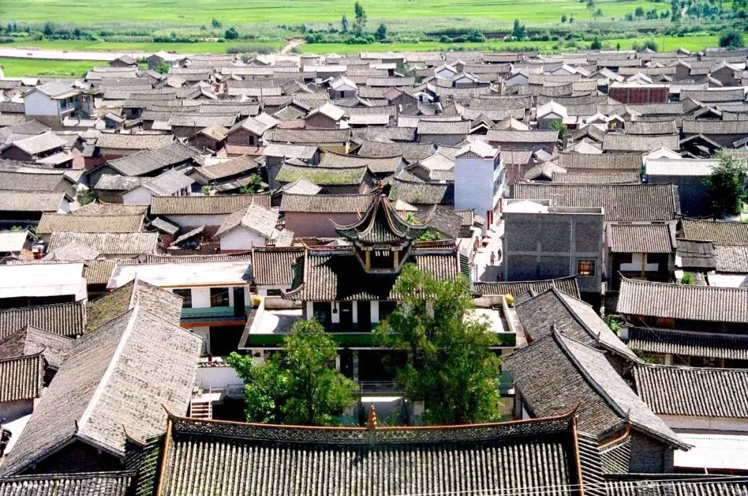 霁虹桥,凤鸣桥,永国寺,曲硐清真寺,花桥元梅等重要文物遗迹及杉阳