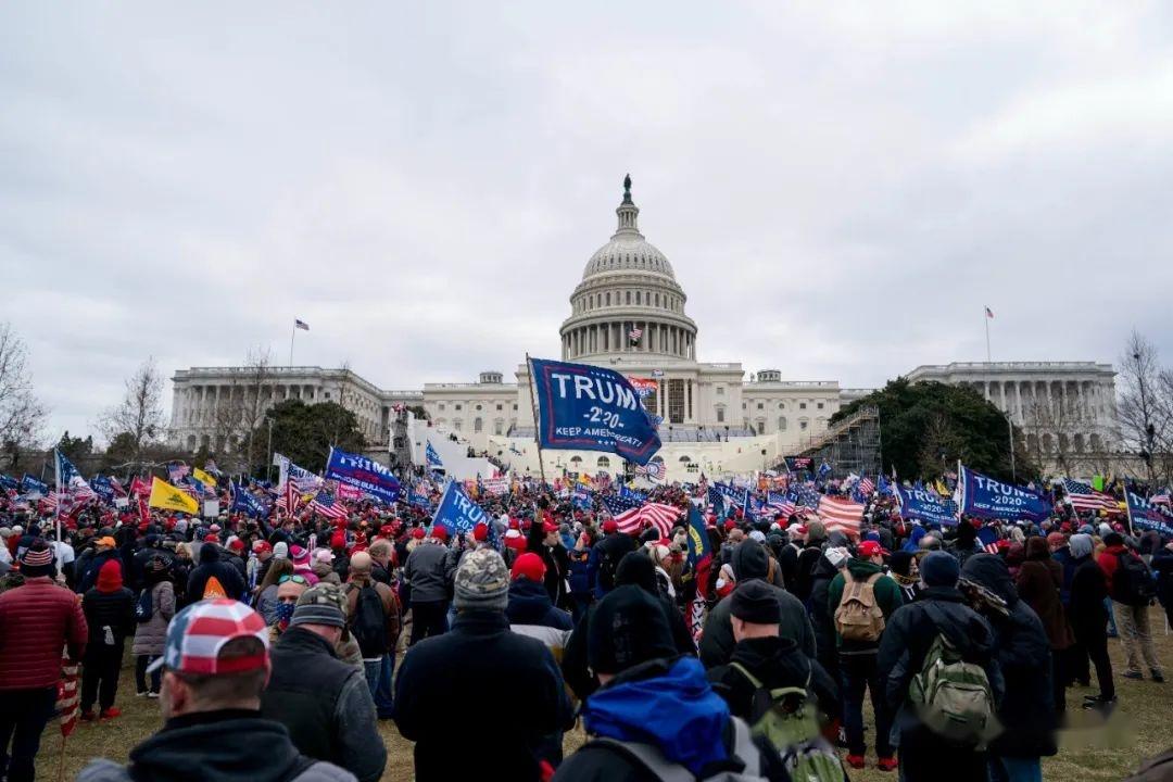 人民日报钟声最应该反思民主虚伪人权恶化的恰恰是美国