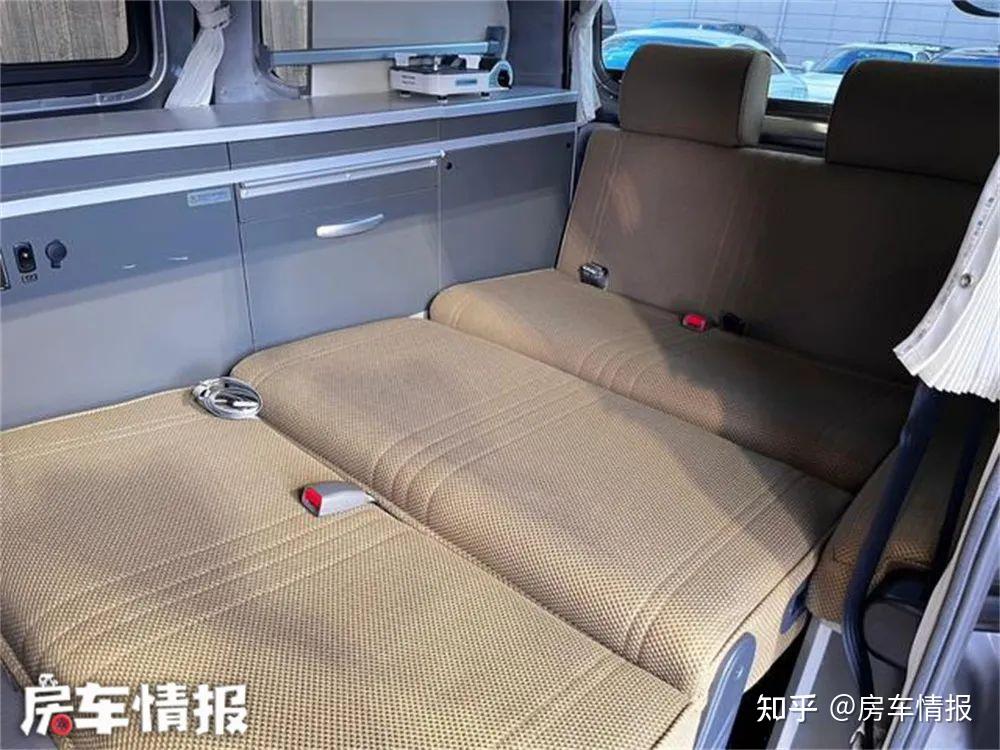 带升顶的日产nv200房车6座设计代步也能开有小厨房能洗菜做饭