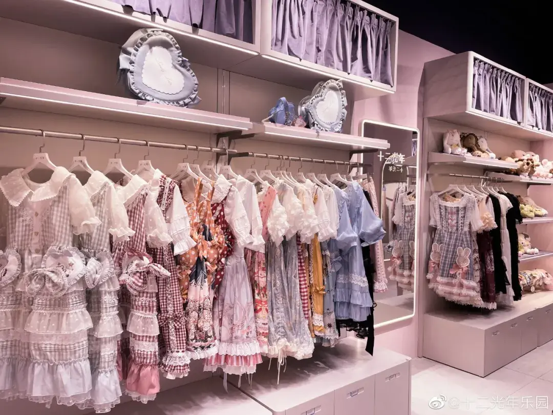 频繁出街的三坑少女如何催生出一个百亿级市场新消费观察