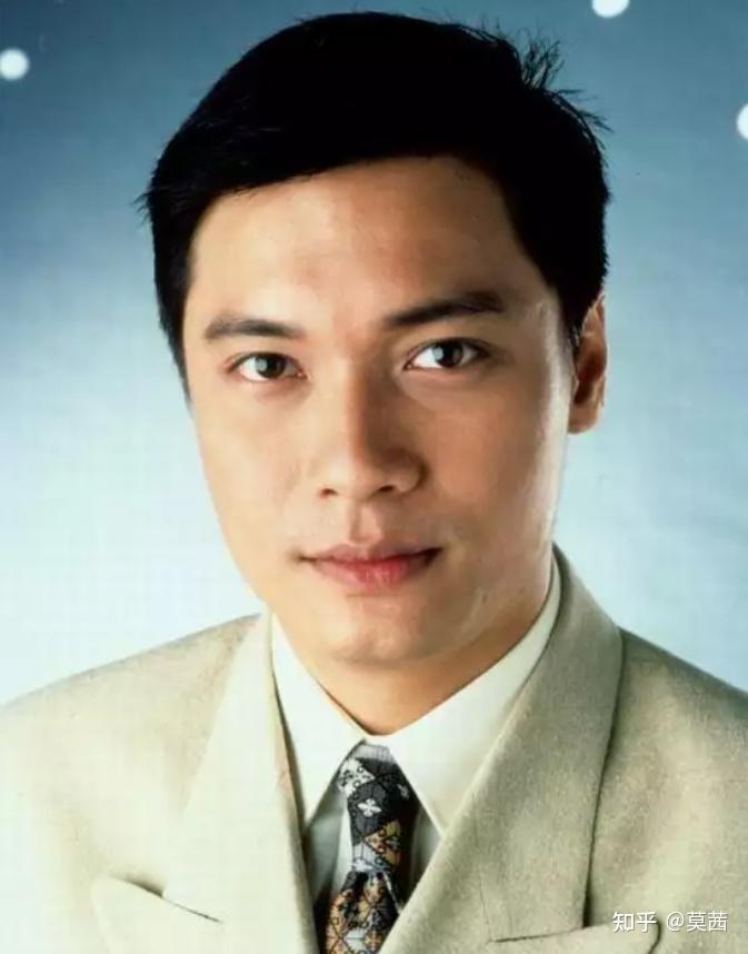 罗嘉良定居北京13年,大别墅中有3辆豪车,二婚生的女儿已10岁了