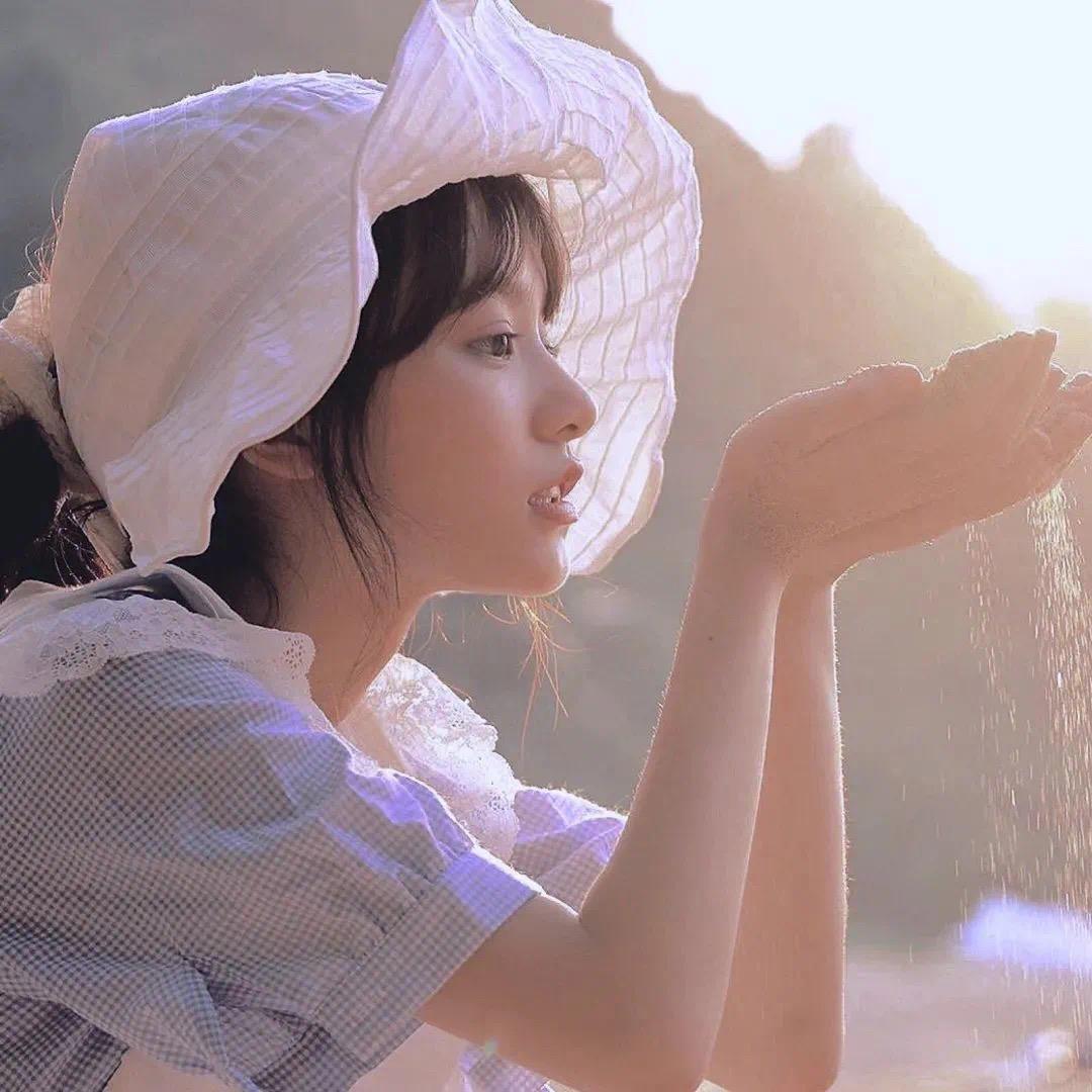 好看的微信头像女人用的 v2-c253112b23588f2839b45d302c605960_r.jpg